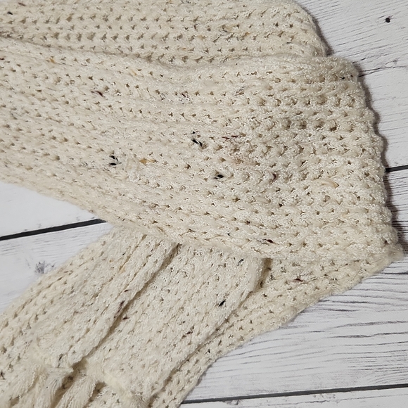 Cream colored scarf - Picture 2 of 3